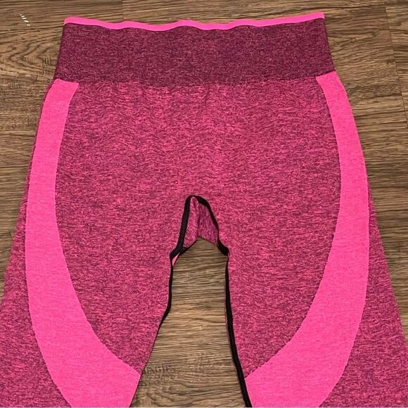 Pink Victoria’s Secret High Waist Seamless Leggings Light and Dark Pink Size Med - Picture 3 of 11